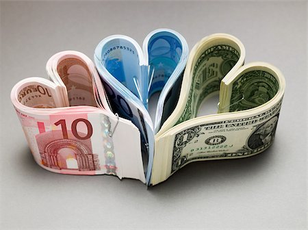 simsearch:614-02838559,k - Banknotes in heart shapes Foto de stock - Sin royalties Premium, Código: 614-02934747