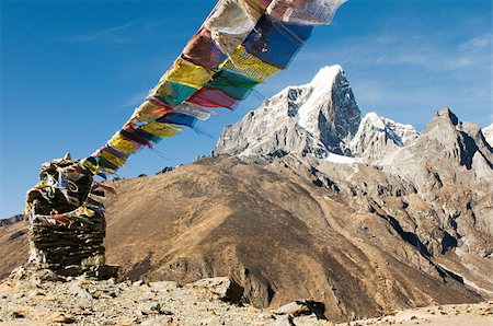 Drapeaux de prière bouddhiste en Himalaya Photographie de stock - Premium Libres de Droits, Code: 614-02934807