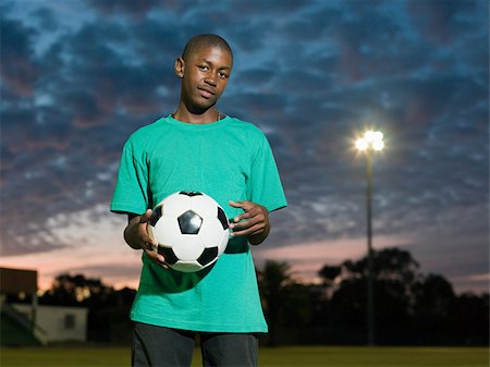 Teenage african boy with football Foto de stock - Sin royalties Premium, Código: 614-02984334