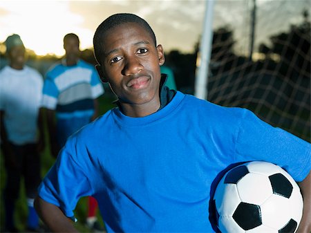 Teenage african boy with football Foto de stock - Sin royalties Premium, Código: 614-02984338