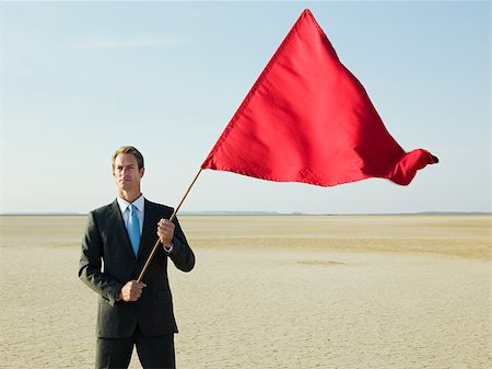 Homme tenant un drapeau rouge Photographie de stock - Premium Libres de Droits, Code: 614-02984470