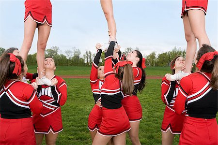 Cheerleaders performing routine Foto de stock - Sin royalties Premium, Código: 614-02984854