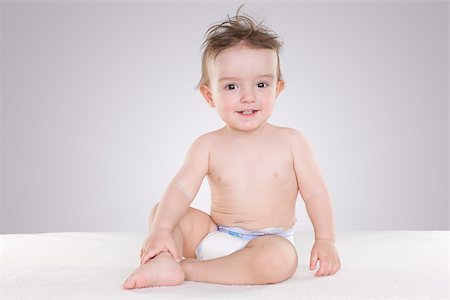 diaper girl - Portrait of a baby Foto de stock - Sin royalties Premium, Código: 614-02985024