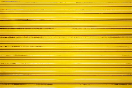 Closed yellow shutter Foto de stock - Sin royalties Premium, Código: 614-02985487