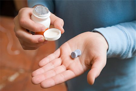 prescription drug - Child holding tablets Stock Photo - Premium Royalty-Free, Code: 614-03020257