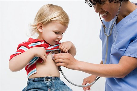examen de pecho - Toddler and nurse with stethoscope Foto de stock - Sin royalties Premium, Código: 614-03020424