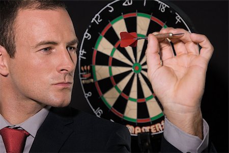 diana de dardos - Businessman playing darts Foto de stock - Sin royalties Premium, Código: 614-03228046