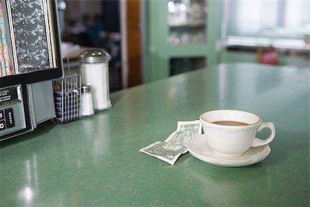 Coffee and money on a diner counter Stock Photo - Premium Royalty-Free, Code: 614-03228188