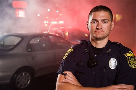 poliziotto (uomo) - Police officer at scene of accident Foto de stock - Sin royalties Premium, Código: 614-03241419