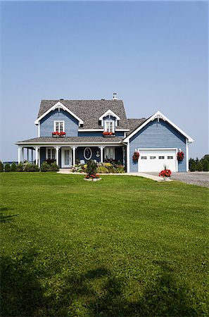 sold house - Large house and garden Stock Photo - Premium Royalty-Free, Code: 614-03359405