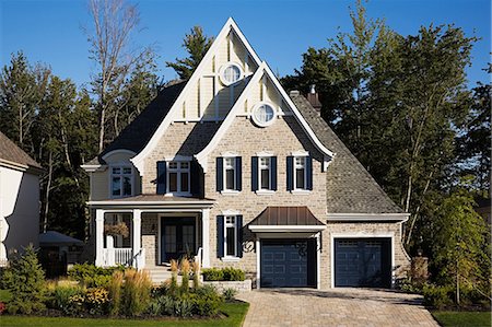 Exterior of a large house Stock Photo - Premium Royalty-Free, Code: 614-03359678