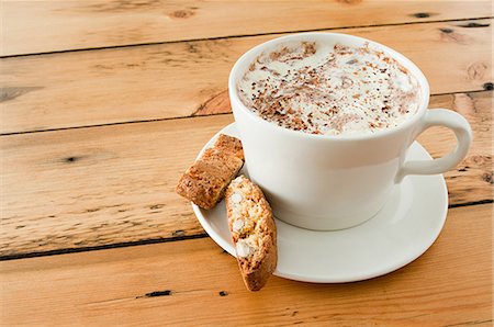 pain grillé - Cappuccino et biscotti Photographie de stock - Premium Libres de Droits, Code: 614-03359968