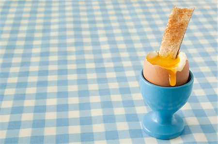 Boiled egg and toast Foto de stock - Sin royalties Premium, Código: 614-03359994