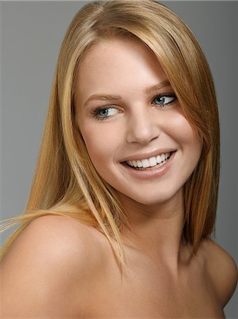 simsearch:614-02934078,k - Portrait de jeune femme blonde Photographie de stock - Premium Libres de Droits, Code: 614-03419877