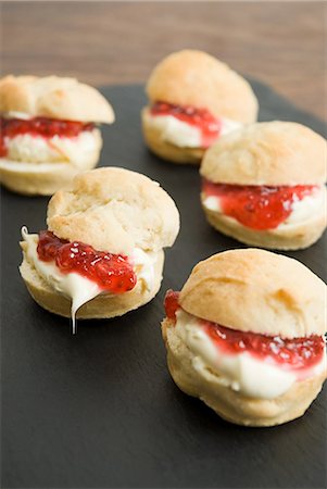 slate - Miniature scone canapes Foto de stock - Sin royalties Premium, Código: 614-03420322