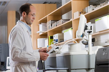pathology - Technician in laboratory Stock Photo - Premium Royalty-Free, Code: 614-03454578