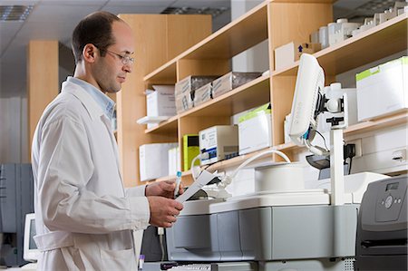 Technician in laboratory Stock Photo - Premium Royalty-Free, Code: 614-03454578