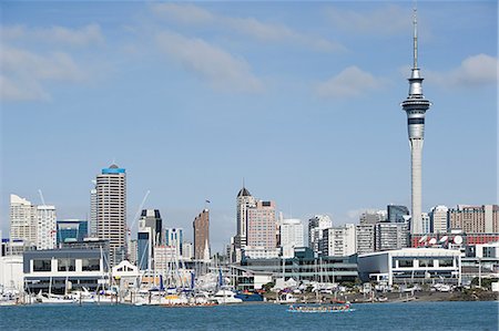 Auckland skyline Foto de stock - Royalty Free Premium, Número: 614-03454954