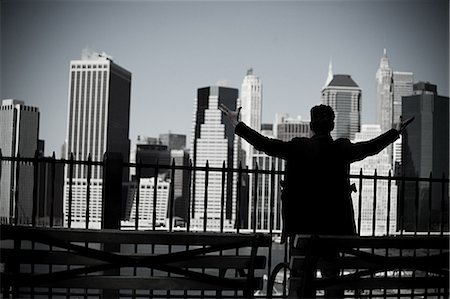 picture male back black and white - Man with arms open and view of lower manhattan Stock Photo - Premium Royalty-Free, Code: 614-03455103