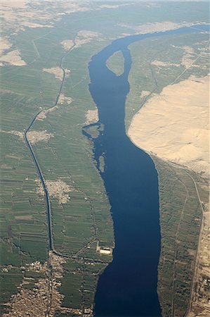 Aerial view of river nile near aswan Foto de stock - Sin royalties Premium, Código: 614-03455146