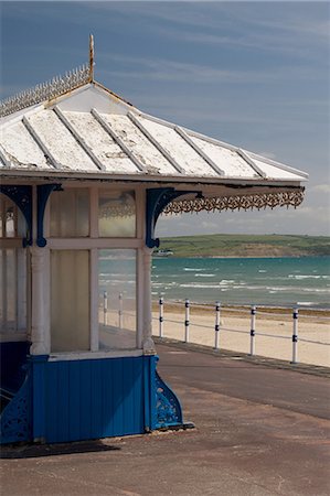 Shelter at weymouth beach Foto de stock - Sin royalties Premium, Código: 614-03455238