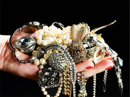 decadenza - Woman holding jewelry Fotografie stock - Premium Royalty-Free, Codice: 614-03468766