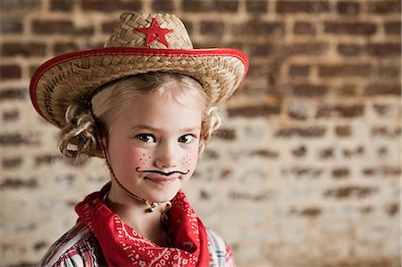 Young girl dressed up as cowgirl Foto de stock - Sin royalties Premium, Código: 614-03469526