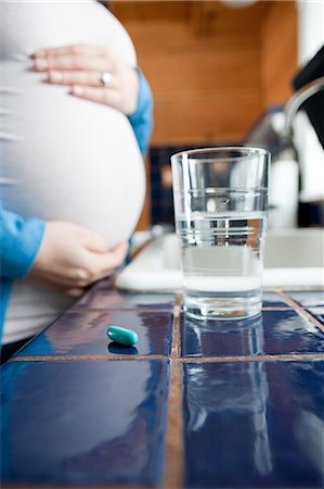 simsearch:614-03506479,k - Pregnant woman with water and vitamin pills Stock Photo - Premium Royalty-Free, Code: 614-03506439