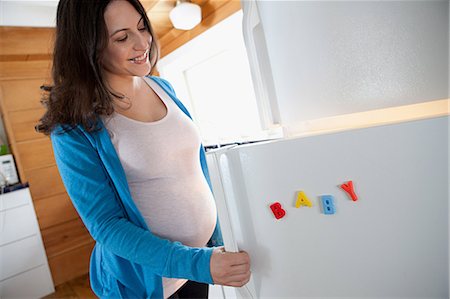 refrigerator magnets - Pregnant woman by refrigerator Stock Photo - Premium Royalty-Free, Code: 614-03506479