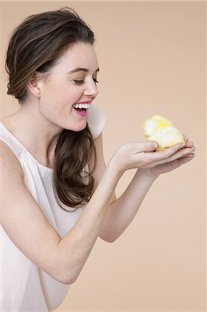 Young woman with easter chick Stock Photo - Premium Royalty-Free, Code: 614-03506685