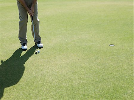 Man playing golf, on putting green Foto de stock - Sin royalties Premium, Código: 614-03506962