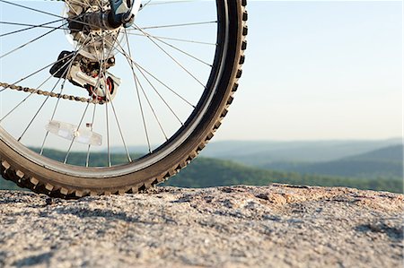 Bike wheel, close up Foto de stock - Sin royalties Premium, Código: 614-03552161