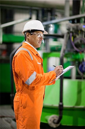 Engineer in factory with clipboard Foto de stock - Sin royalties Premium, Código: 614-03552220