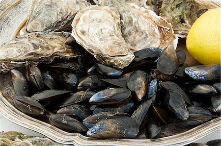 simsearch:614-03576621,k - Mussels and oysters Foto de stock - Sin royalties Premium, Código: 614-03576618