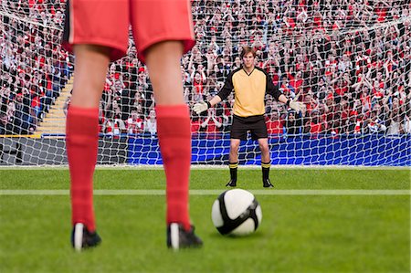 photo of a crowd of people at a game - Goalkeeper anticipating free kick Foto de stock - Sin royalties Premium, Código: 614-03647745