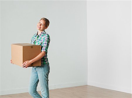 simsearch:614-03648212,k - Young woman with cardboard box Stock Photo - Premium Royalty-Free, Code: 614-03648186