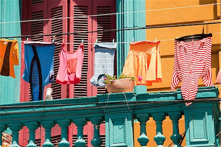 Laundry and house in Caminito, La Boca, Buenos Aires, Argentina Stock Photo - Premium Royalty-Free, Code: 614-03648585