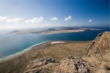 Vue depuis le Mirador del Rio vers Graciosa, Lanzarote Photographie de stock - Premium Libres de Droits, Code: 614-03648636