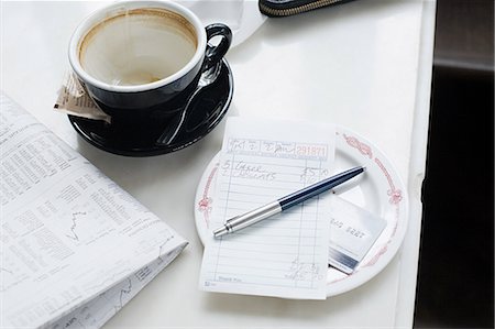 Empty cup and check in cafe Stock Photo - Premium Royalty-Free, Code: 614-03649606