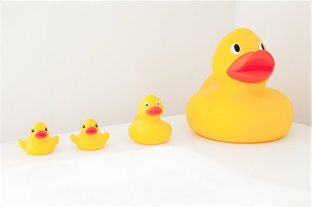 duck (bird) - Large and small rubber ducks in a row Stock Photo - Premium Royalty-Free, Code: 614-03684118
