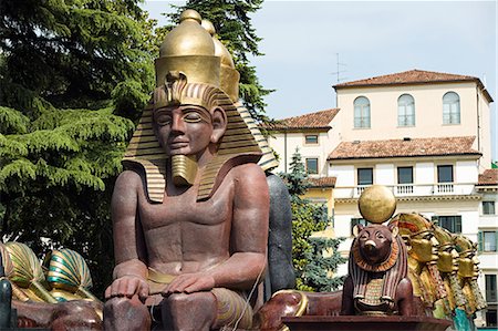 Statues for opera festival at Verona Arena, Italy Foto de stock - Sin royalties Premium, Código: 614-03684355