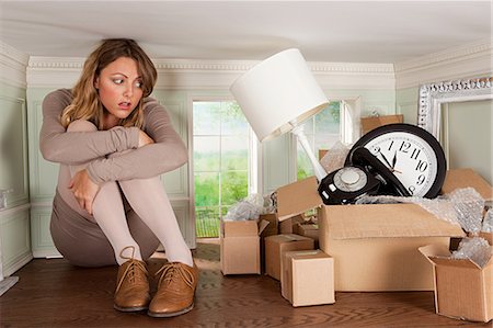 scared young woman one not man not asian - Young woman with box of objects in small room Stock Photo - Premium Royalty-Free, Code: 614-03684584