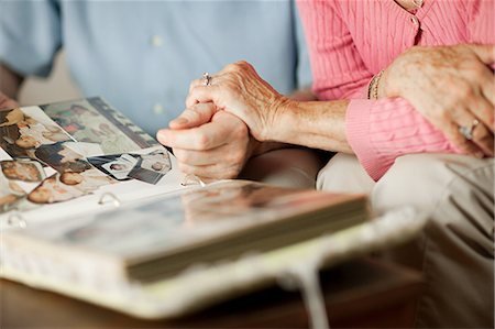 photoalbums inside - Senior couple with at family album Stock Photo - Premium Royalty-Free, Code: 614-03684774