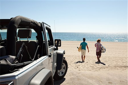 Surfers and SUV Foto de stock - Sin royalties Premium, Código: 614-03697620