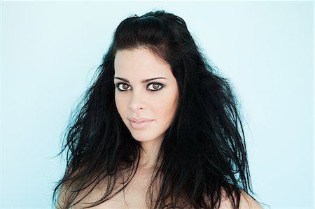 simsearch:614-03763857,k - Young woman with long black hair, studio shot Foto de stock - Sin royalties Premium, Código: 614-03763880