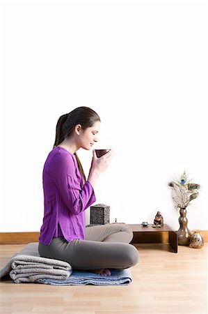 profile drinking - Women drinking herbal tea Stock Photo - Premium Royalty-Free, Code: 614-03784033