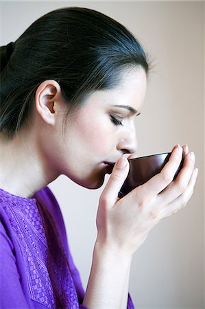 Women drinking herbal tea Foto de stock - Sin royalties Premium, Código: 614-03784085
