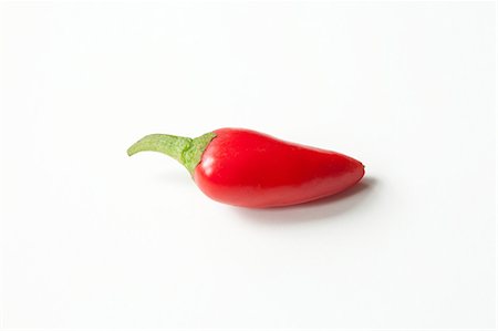 peperoncino - Piment rouge sur fond blanc Photographie de stock - Premium Libres de Droits, Code: 614-03784178