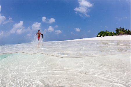 Running in shallow water Foto de stock - Sin royalties Premium, Código: 614-03784199