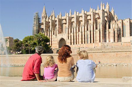 dad not mom child back - Family by Palma Cathedral, Mallorca Stock Photo - Premium Royalty-Free, Code: 614-03783479